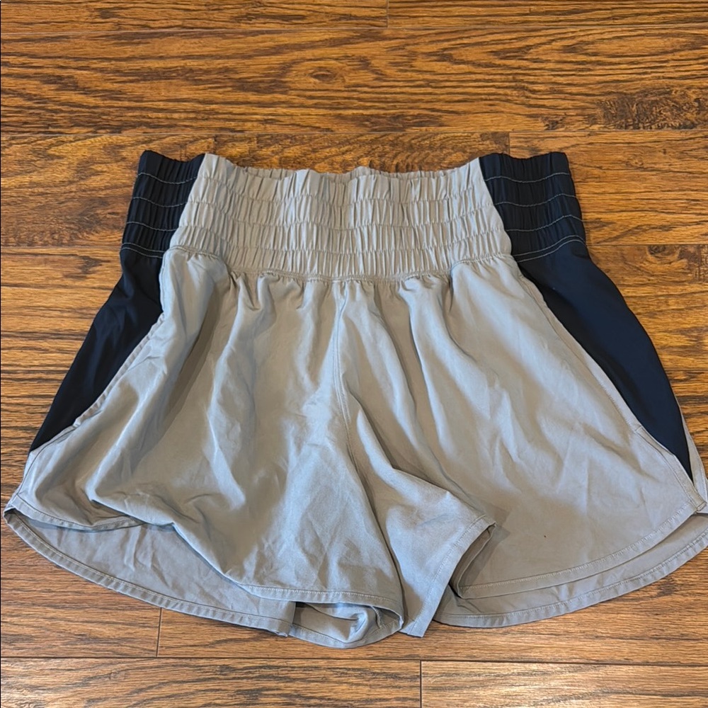 Abercrombie Women's Taupe and Black Elastic Waist Shorts